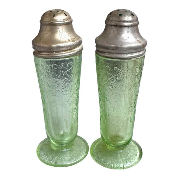 Vintage 1930s Hazel Atlas Royal Lace Uranium Green 4" Salt Pepper Shaker Pair - Picture 3 of 12